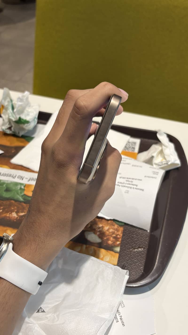 Apple iPhone 16 Pro Max 5