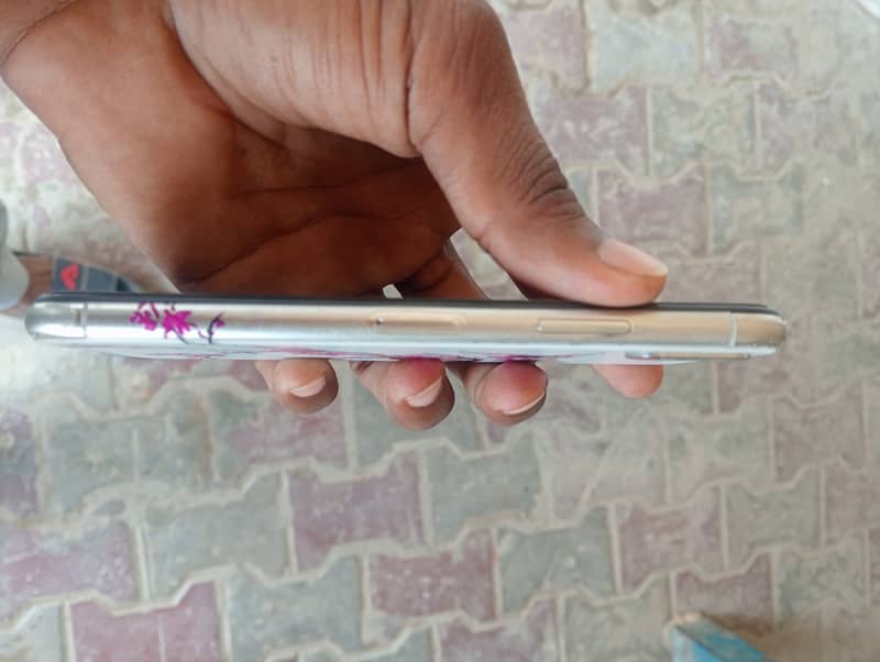 Apple iPhone XS 3