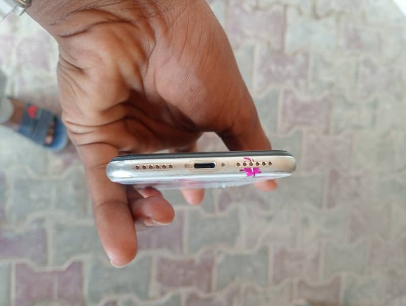 Apple iPhone XS 4
