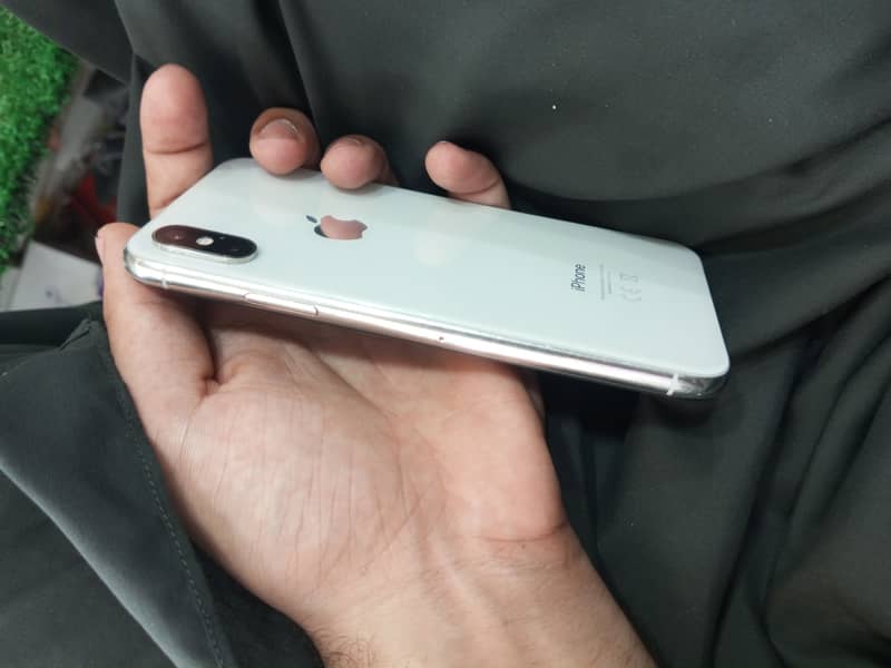 Apple iPhone XS 3