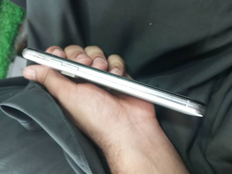 Apple iPhone XS 5