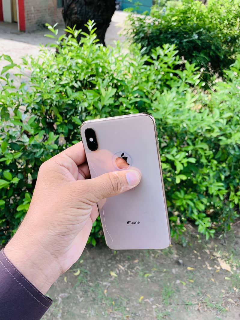 Apple iPhone XS Max 3