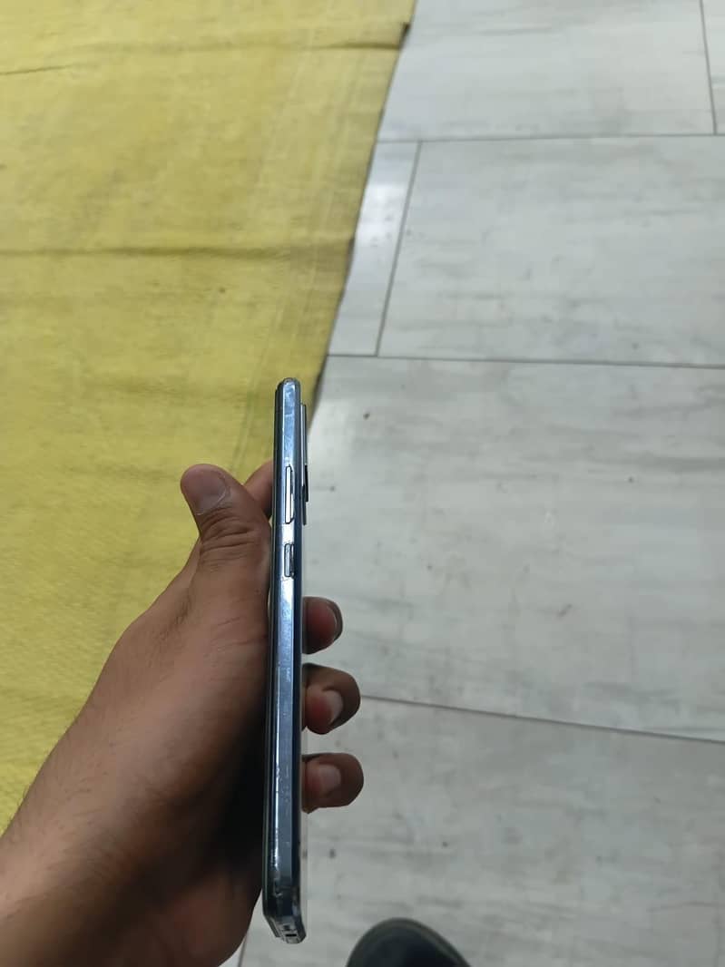 Vivo V21 6