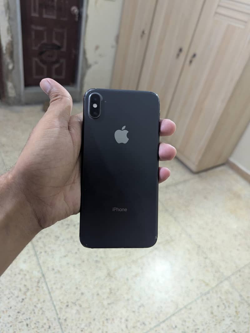 Apple iPhone XS Max 1