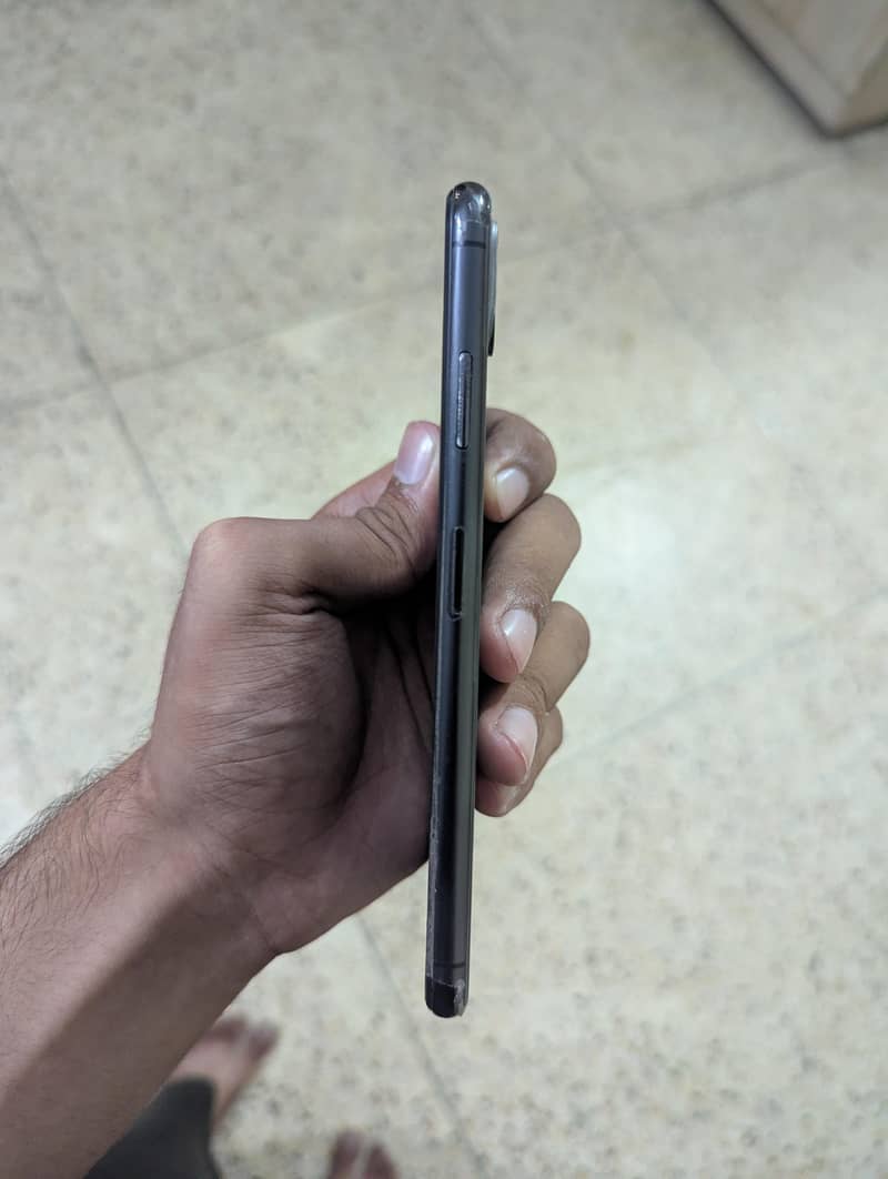 Apple iPhone XS Max 3