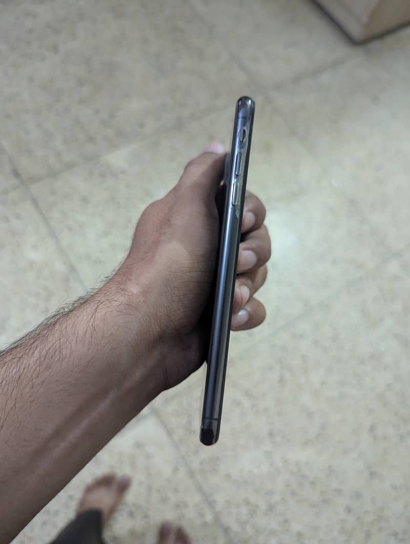 Apple iPhone XS Max 5