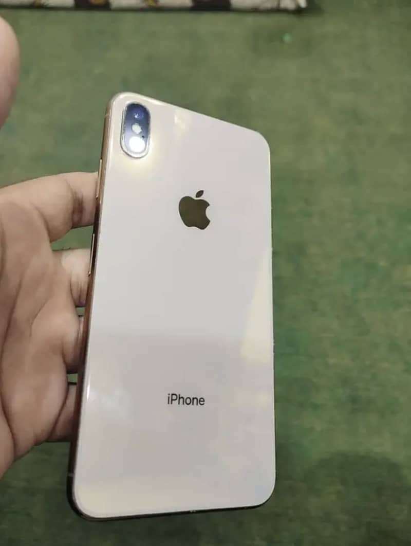 Apple iPhone XS Max 1