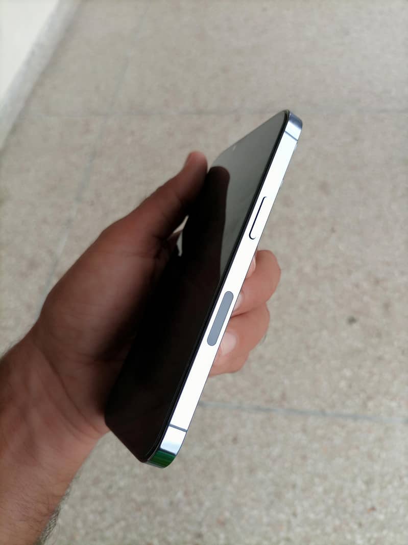 Apple iPhone 13 Pro 2