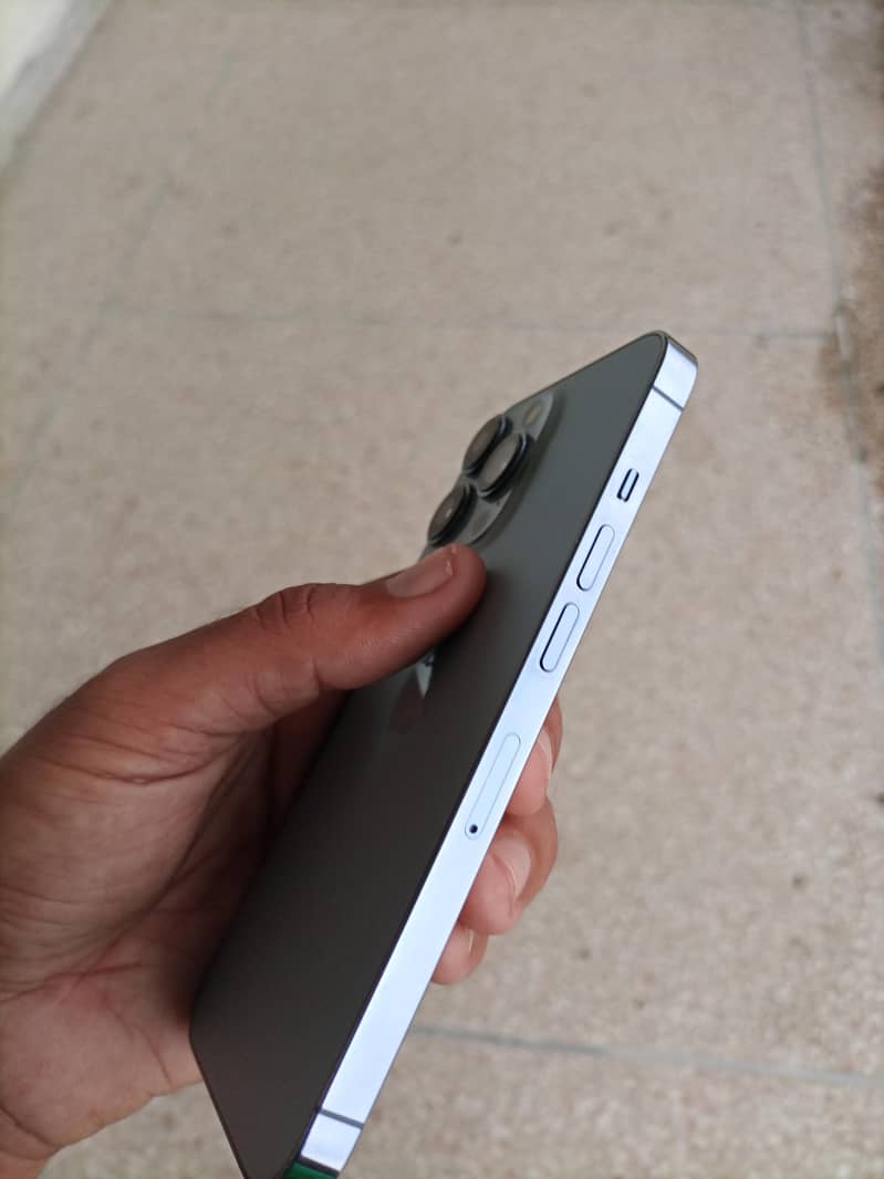 Apple iPhone 13 Pro 3