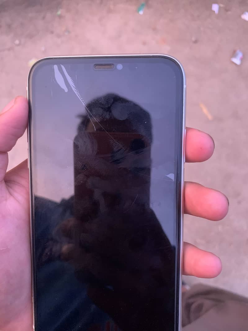Apple iPhone 11 4