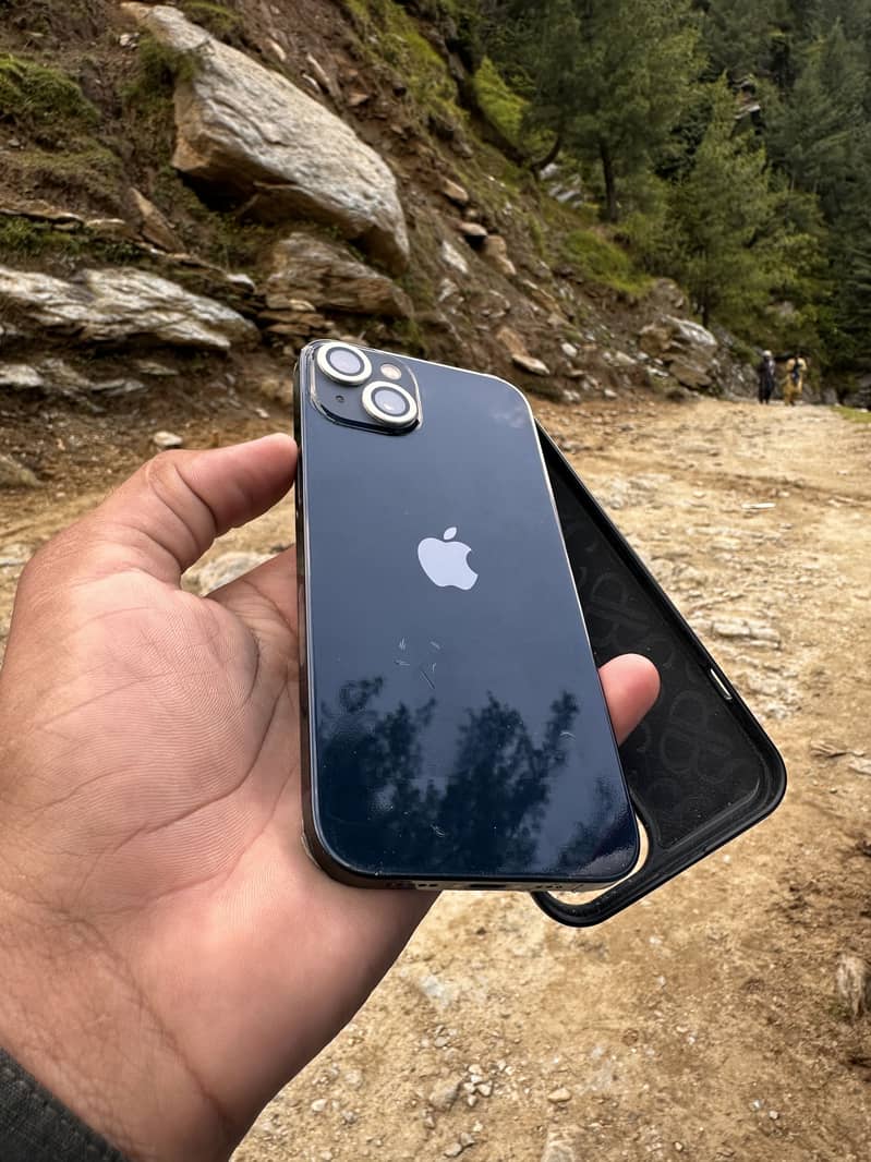 Apple iPhone 13 4