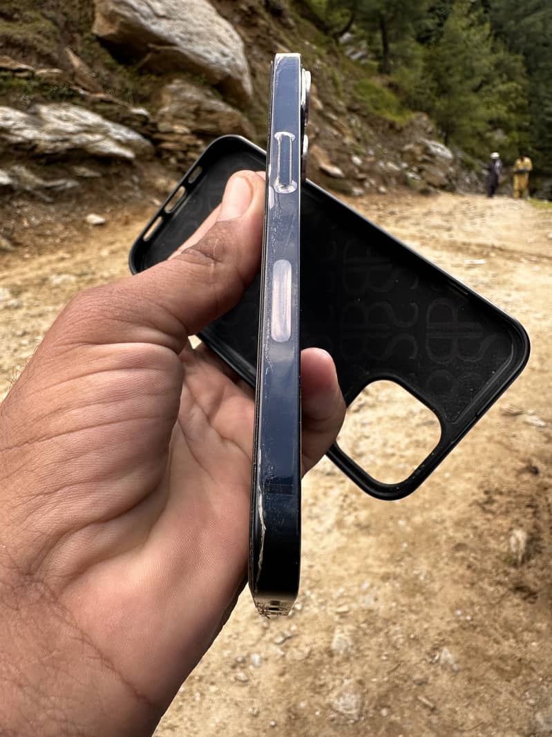 Apple iPhone 13 5