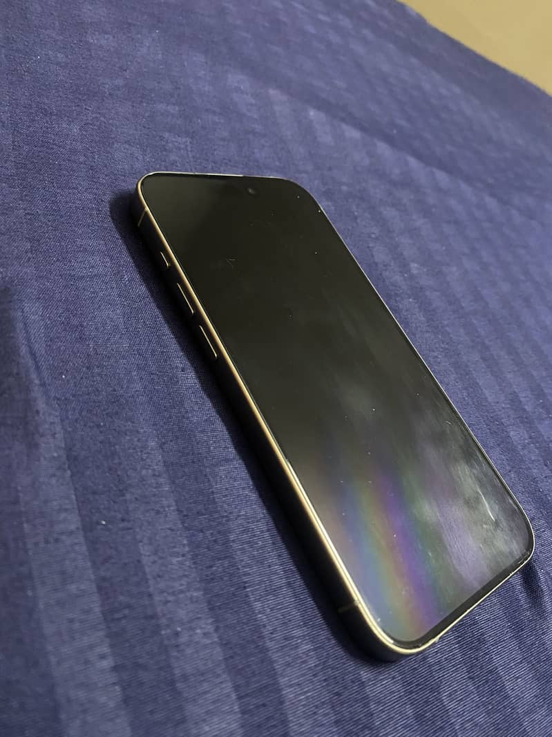 Apple iPhone 15 Pro 3