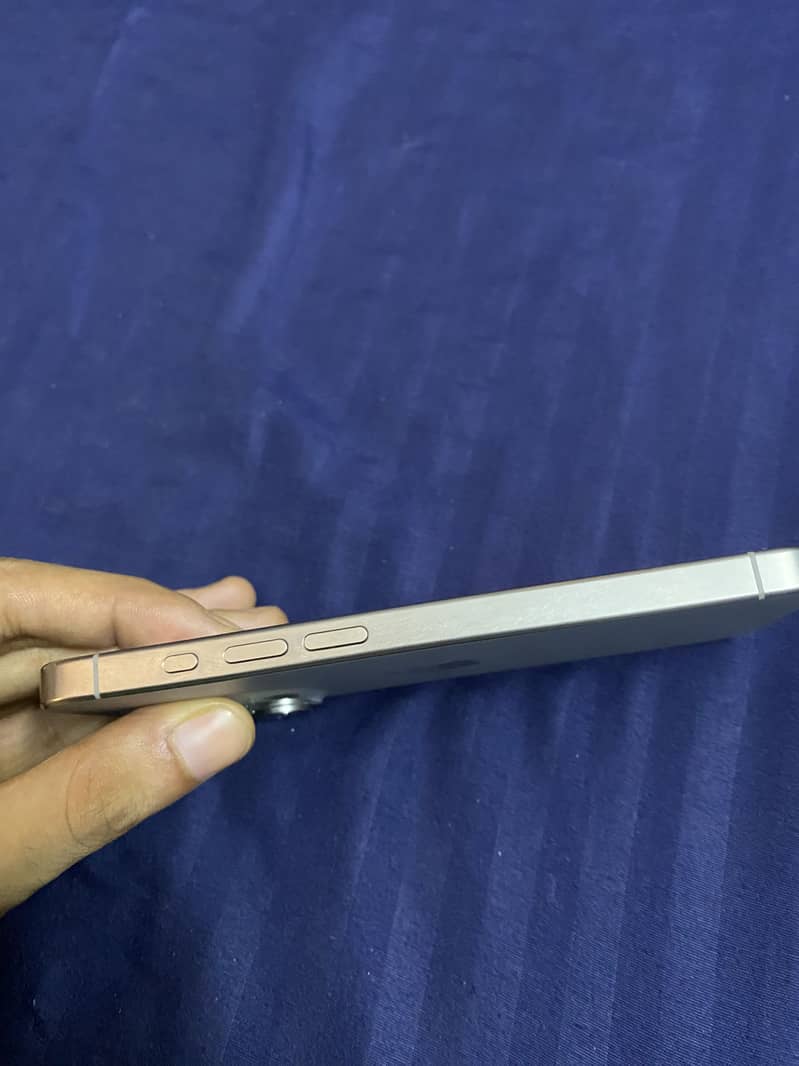 Apple iPhone 15 Pro 4