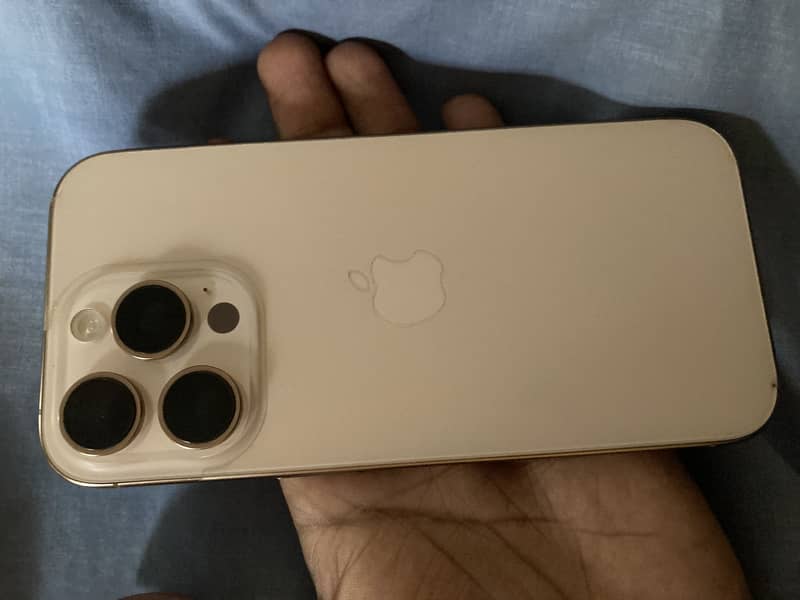 Apple iPhone 16 Pro 3