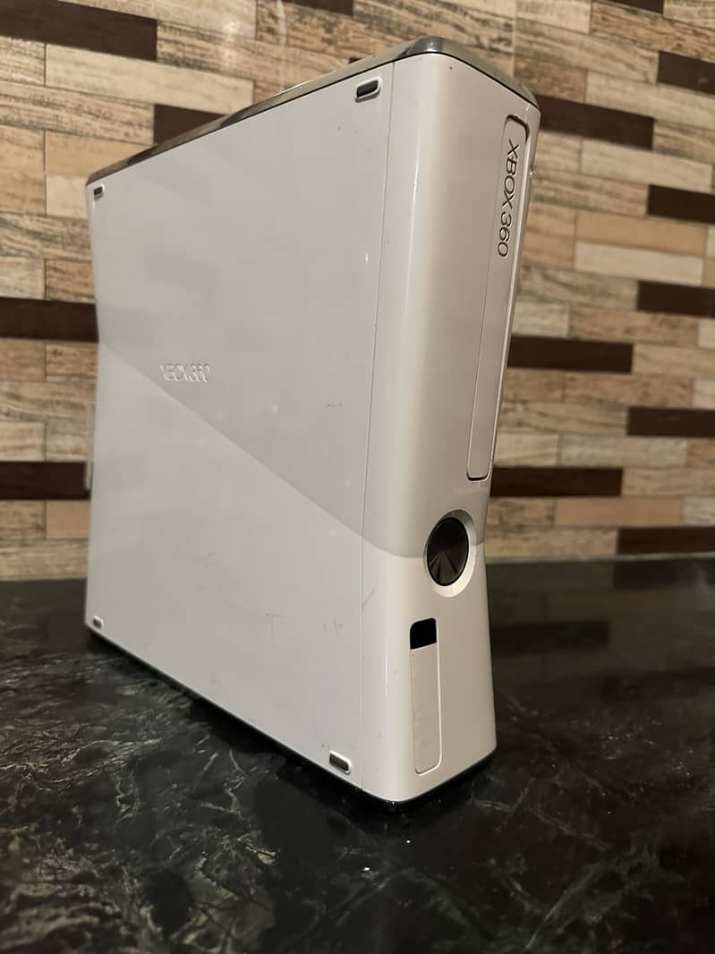 Xbox 360 slim (red light error) 1