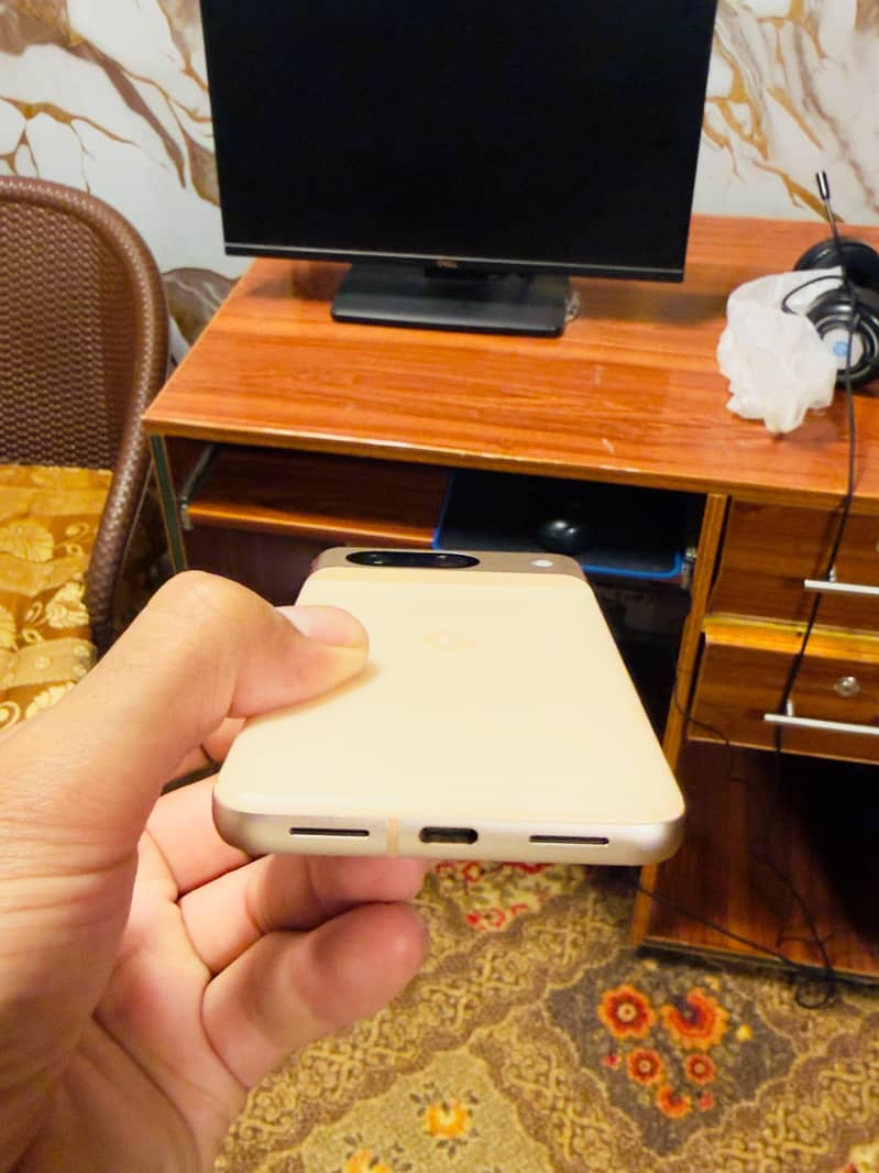 Google Pixel 8 4
