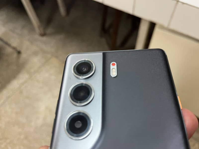 Tecno CAMON 40 Pro 4