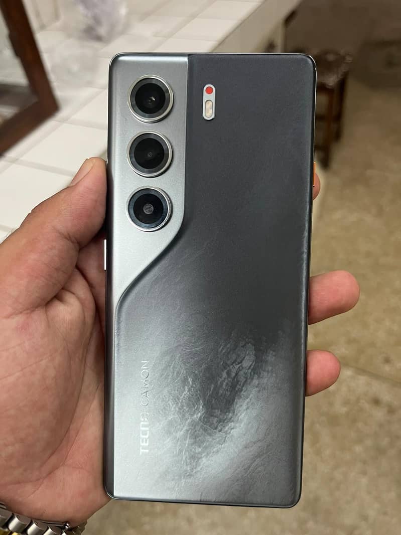 Tecno CAMON 40 Pro 6
