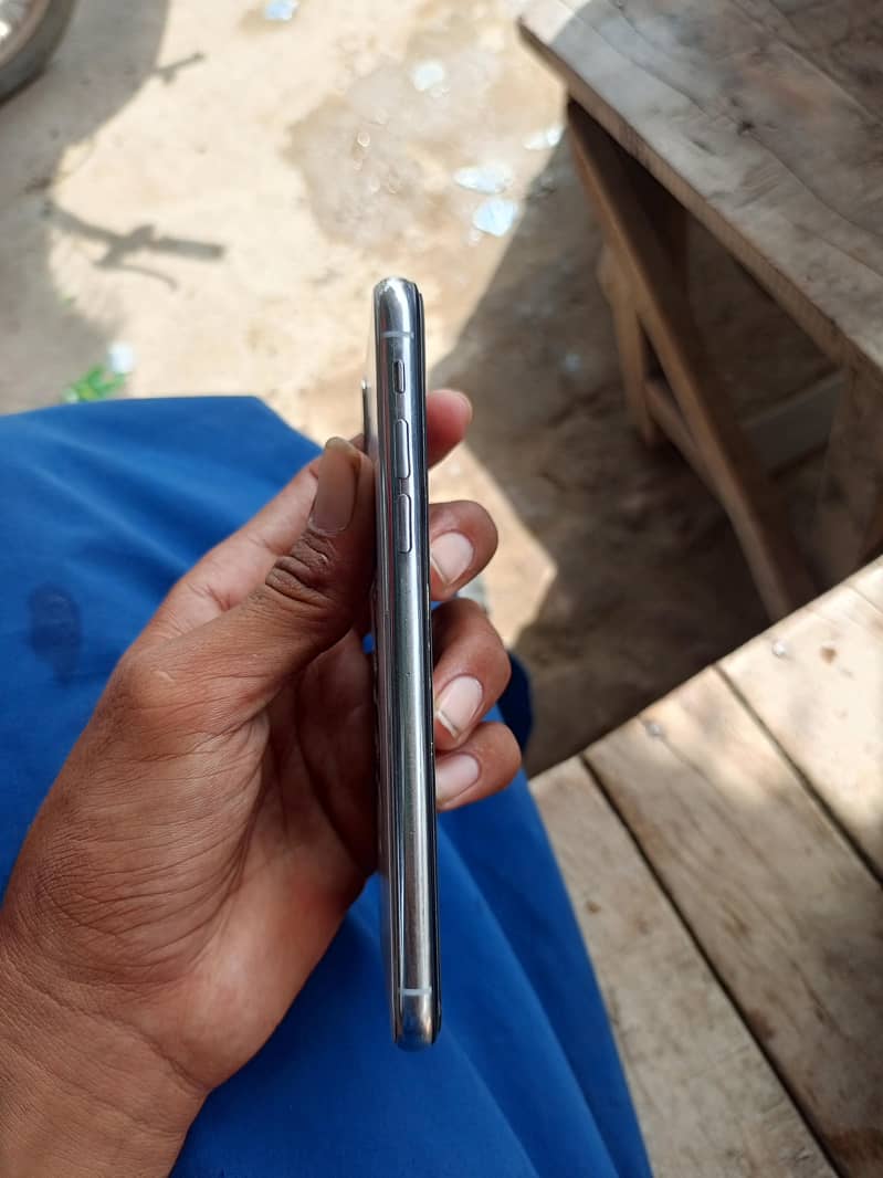 Apple iPhone X 3