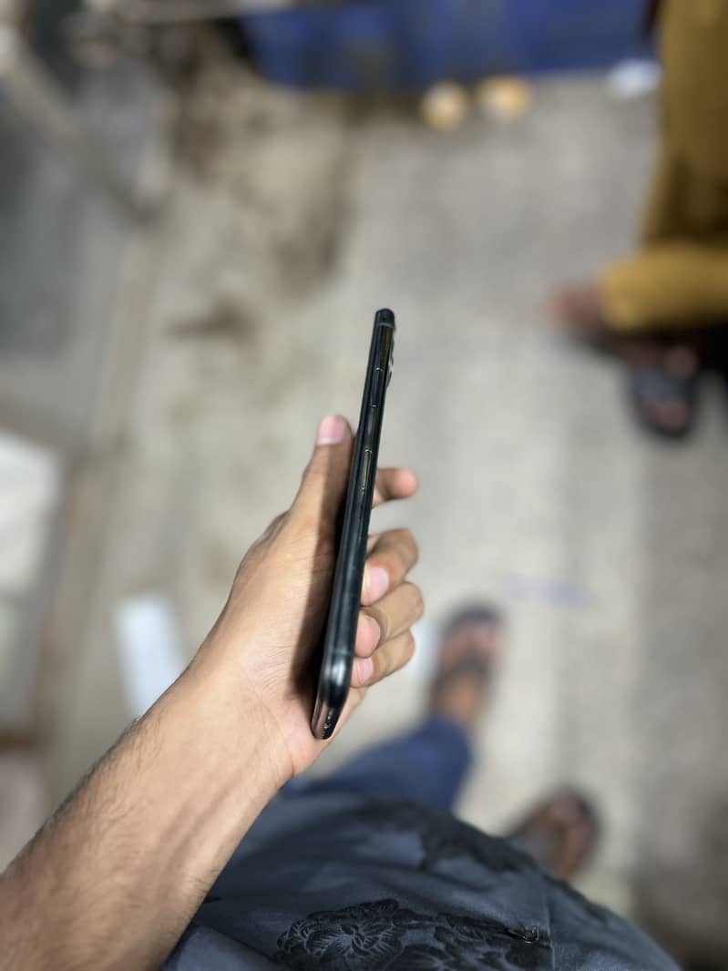 iPhone 11pro max 64gb 6