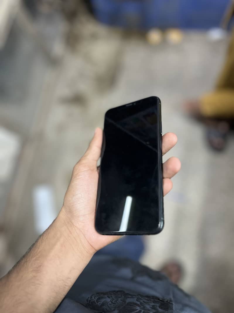 iPhone 11pro max 64gb 7