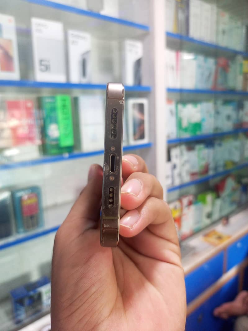 Apple iPhone 14 Pro Max 4