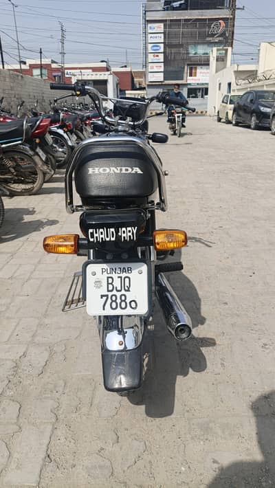 Honda CD 70 2025