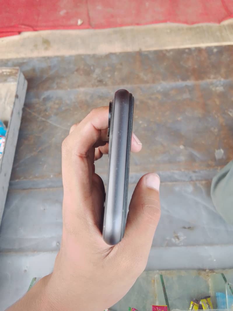 Apple iPhone 11 3