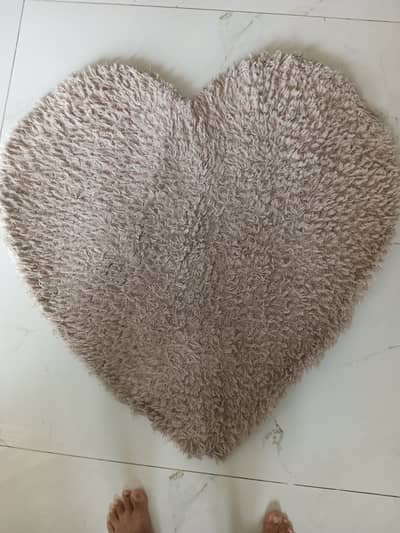 HEART SHAPE CARPET AND RUNNER