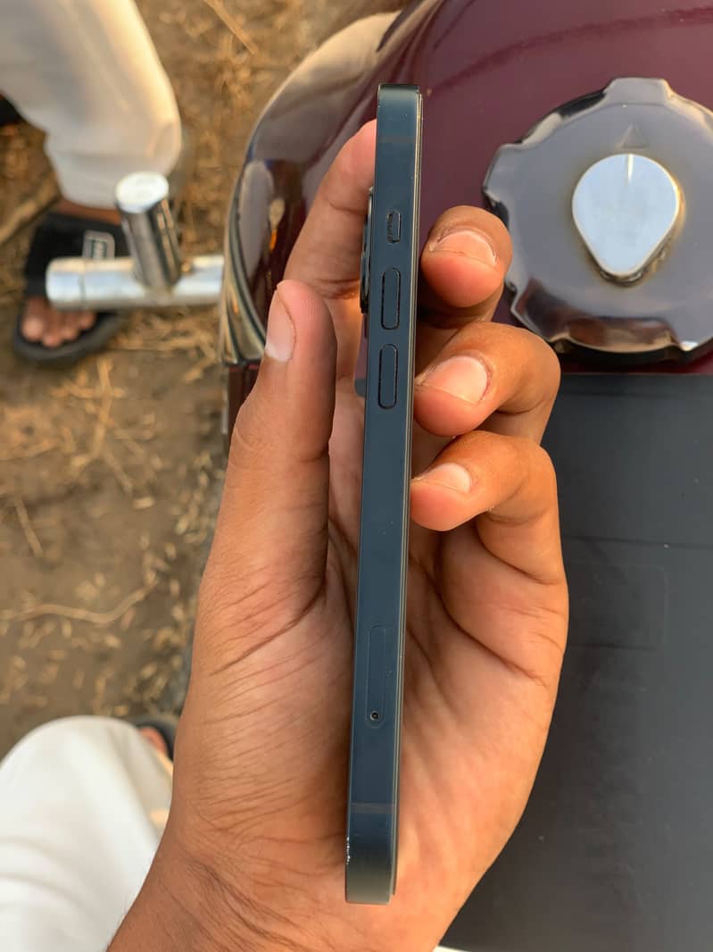 Apple iPhone 13 1