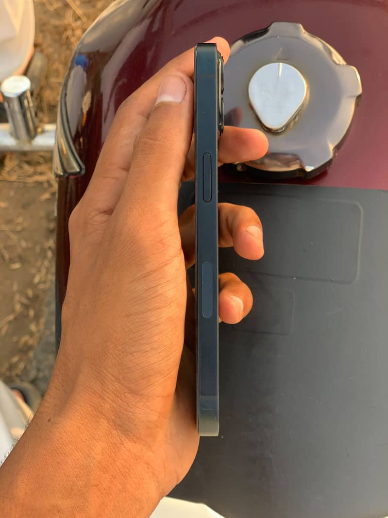 Apple iPhone 13 2
