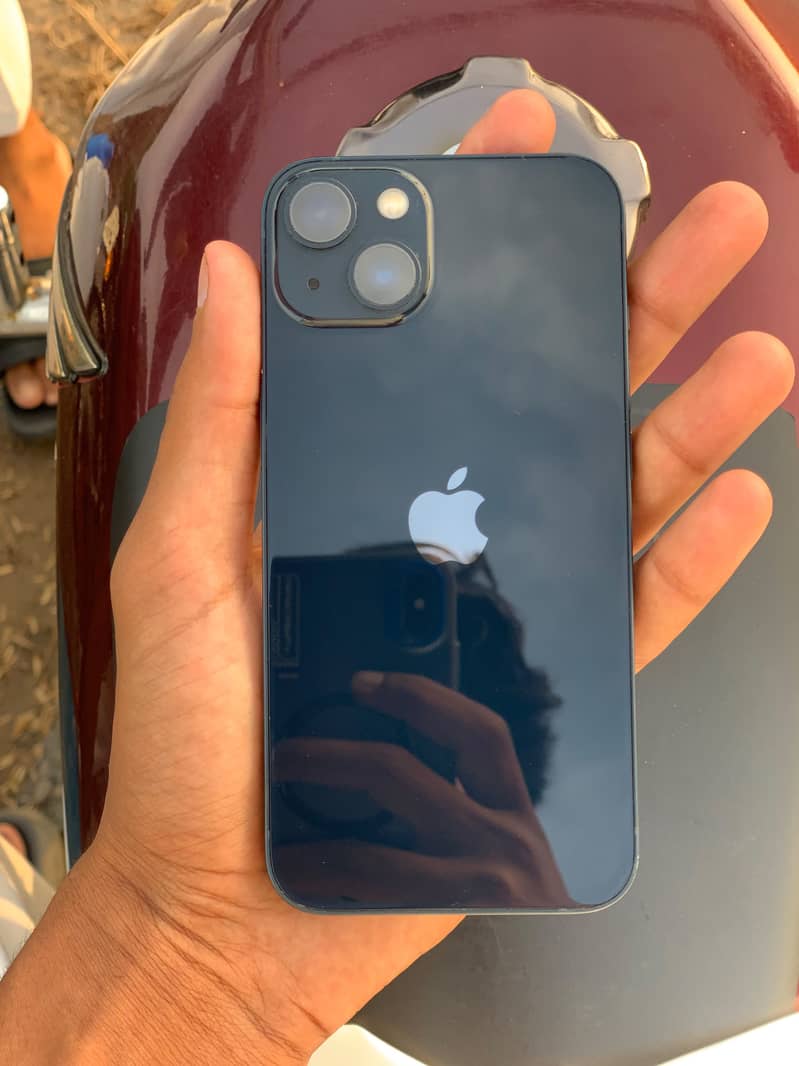 Apple iPhone 13 5