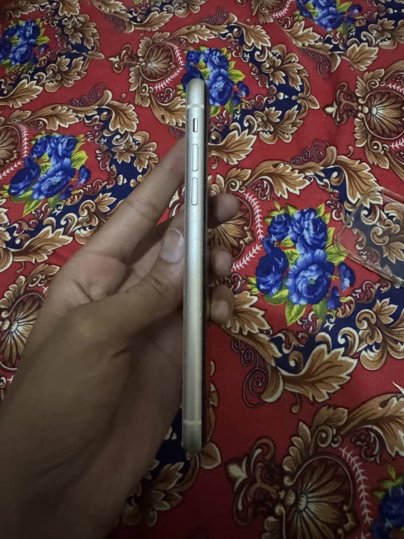 Apple iPhone 11 3