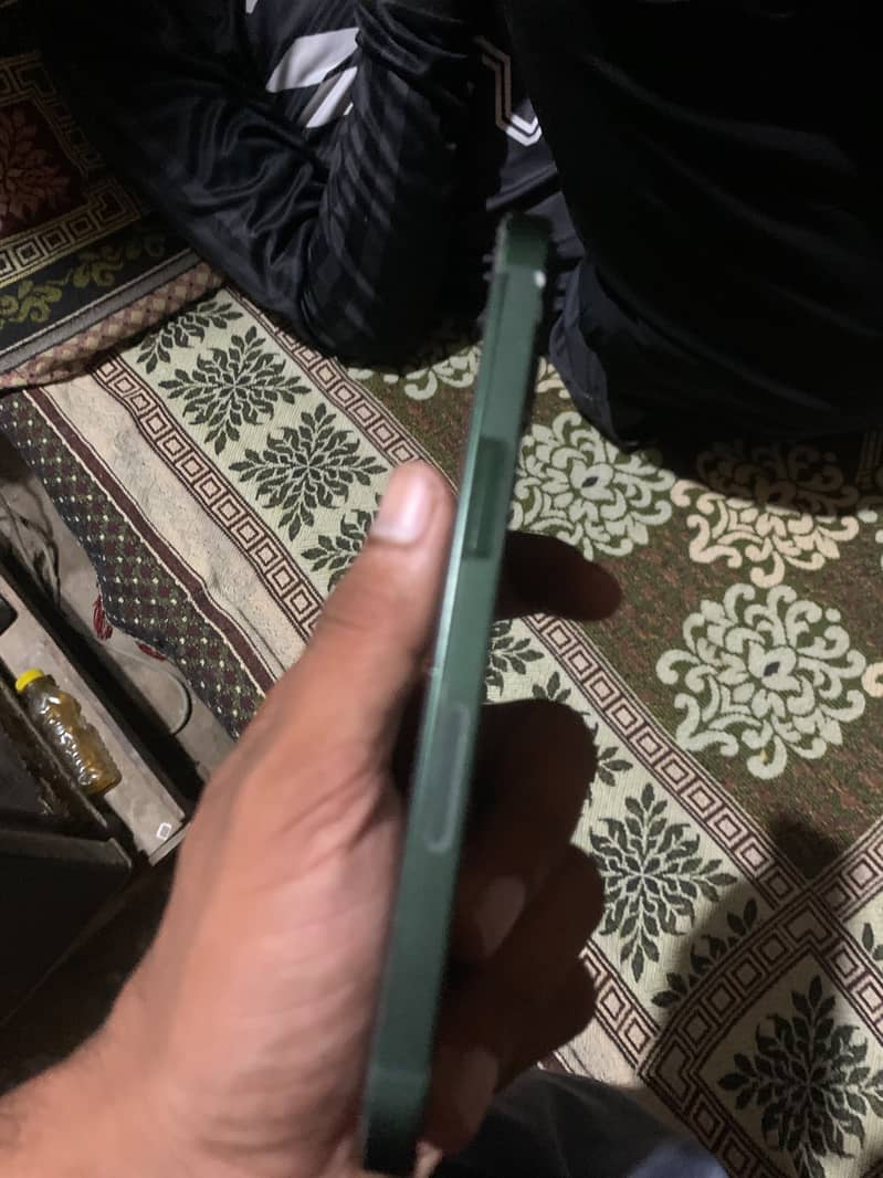 Apple iPhone 13 1