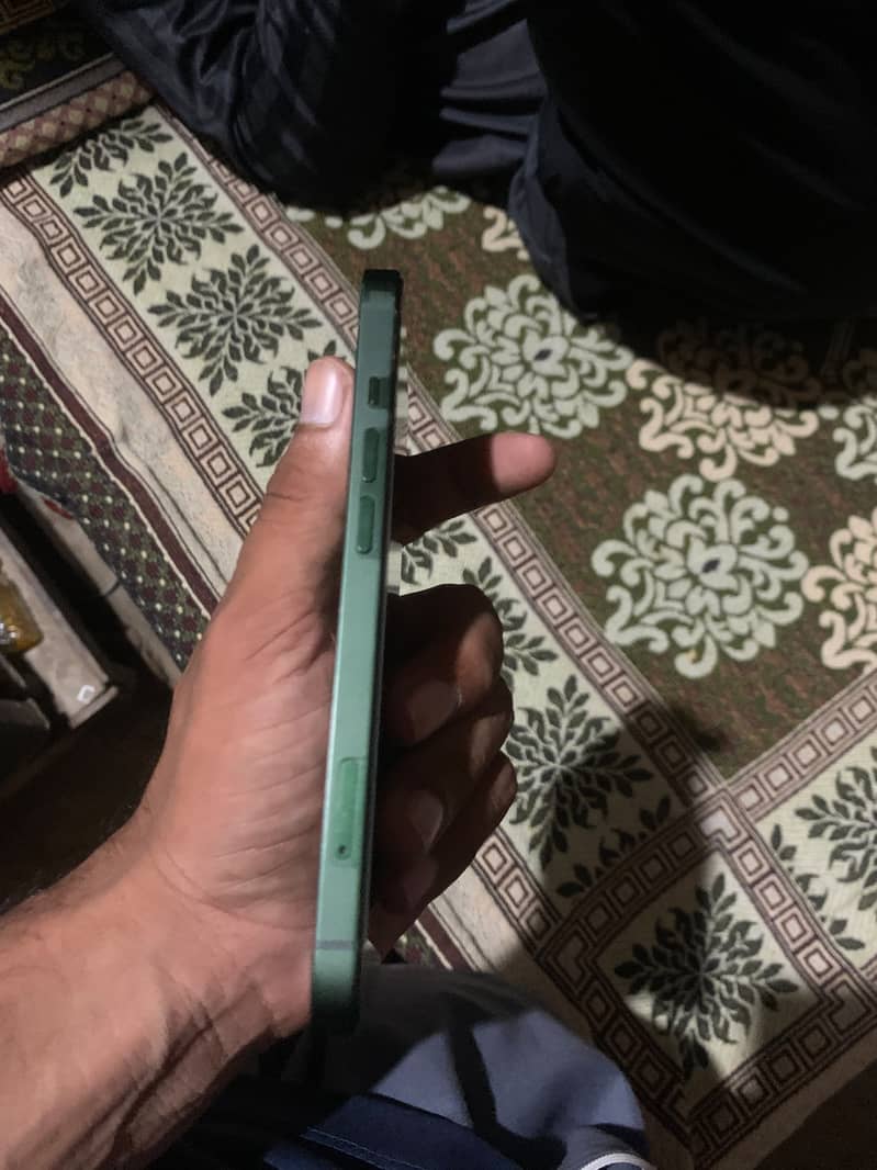 Apple iPhone 13 2