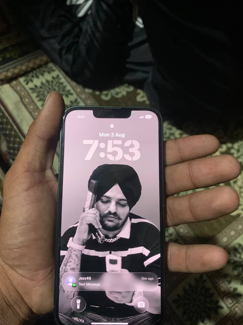 Apple iPhone 13 4