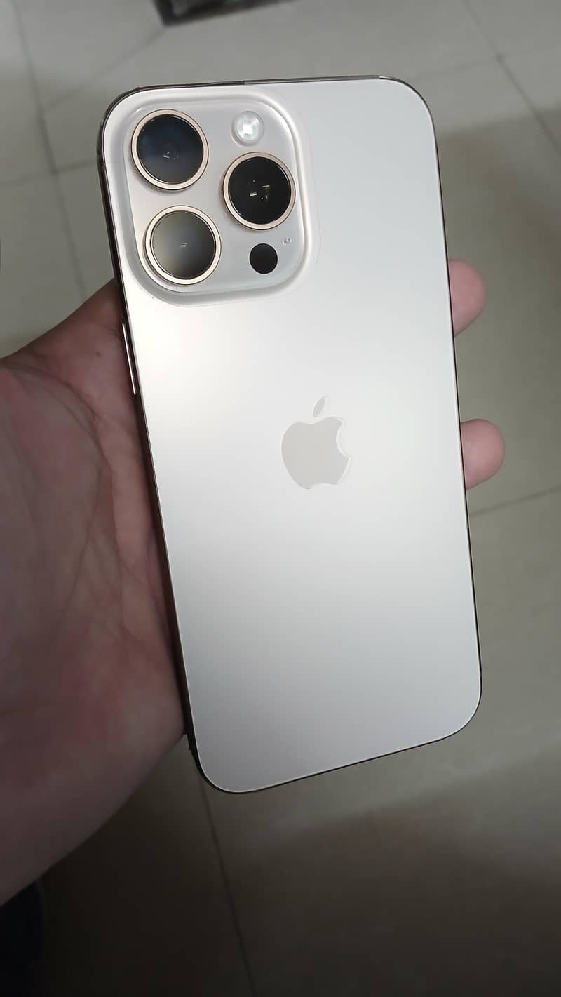 Apple iPhone 16 Pro Max 0