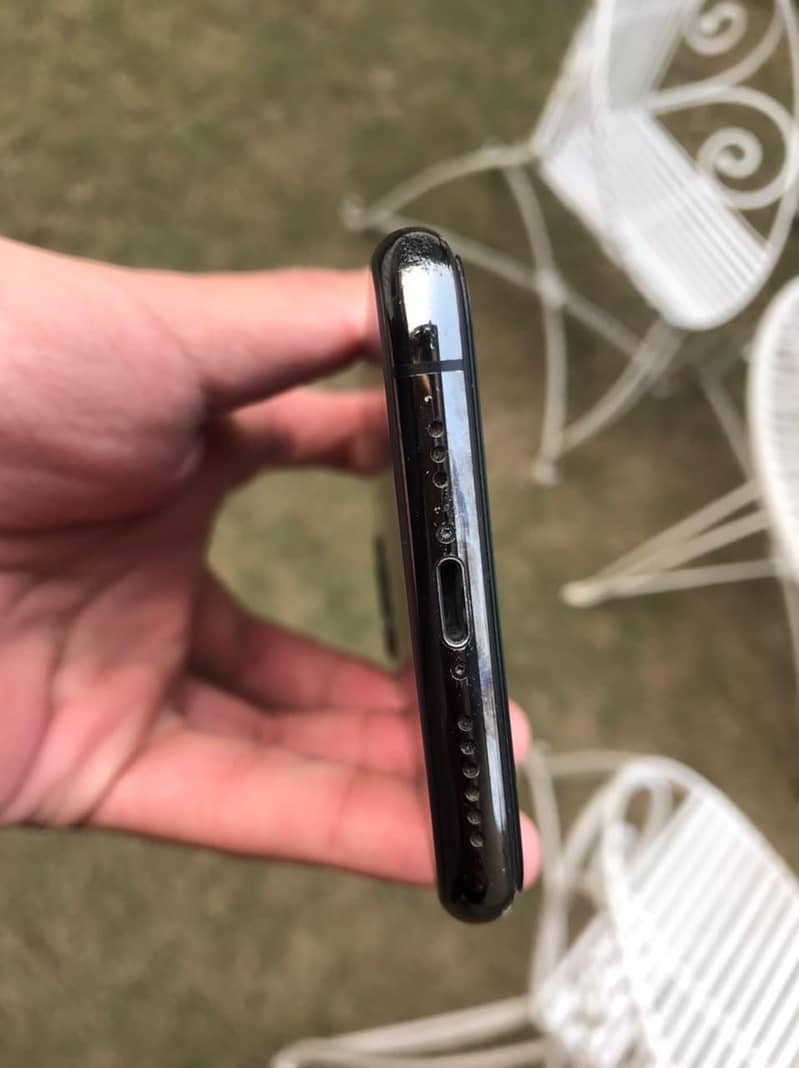 Apple iPhone 11 Pro 3