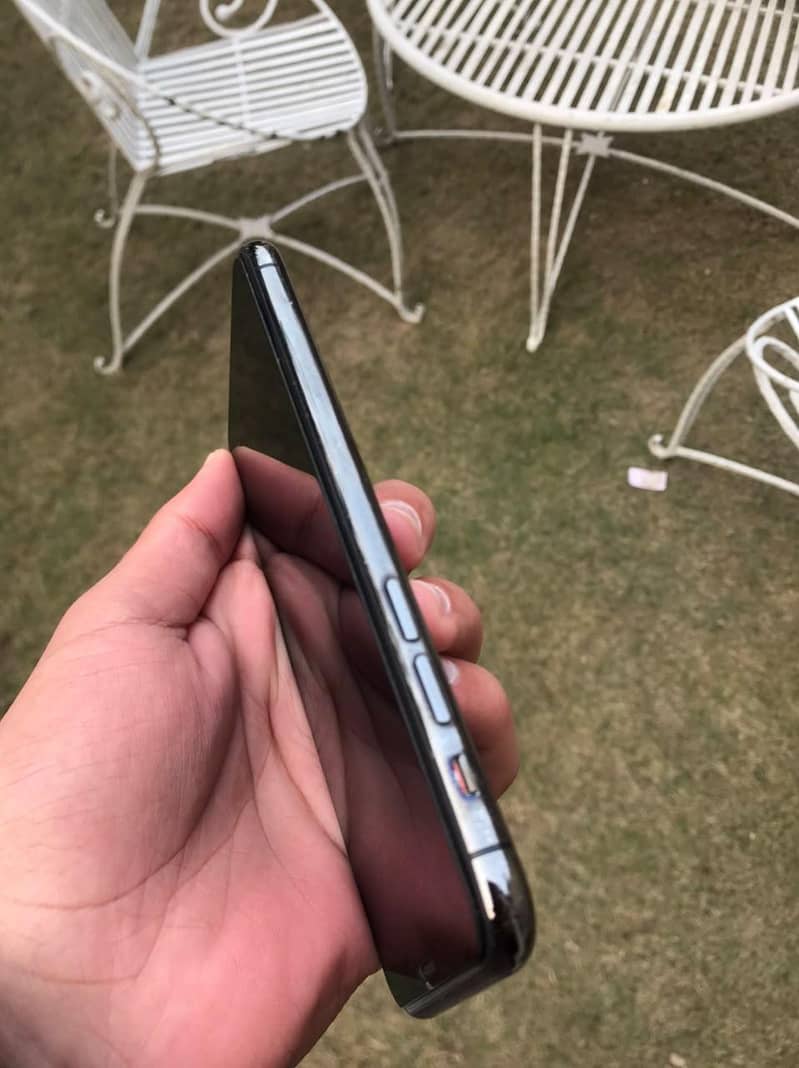 Apple iPhone 11 Pro 4