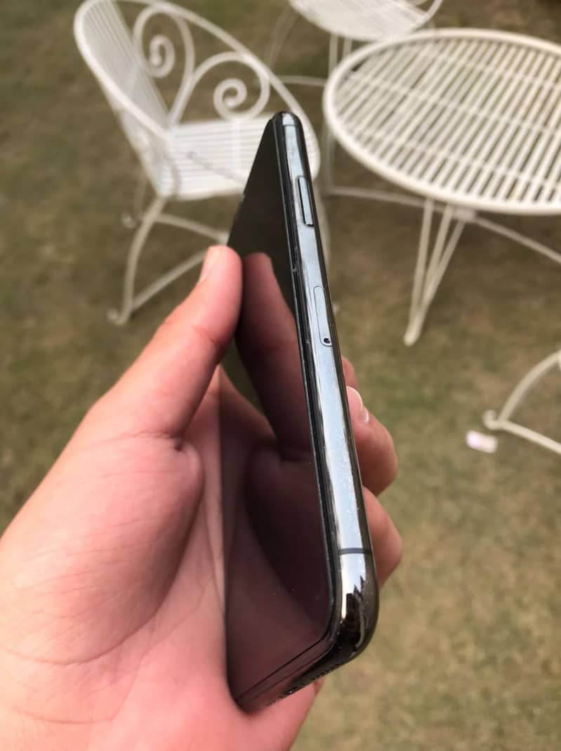 Apple iPhone 11 Pro 6