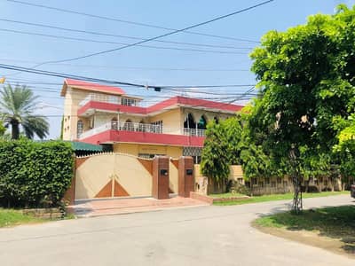 2 KANAL CORNER HOUSE FAR SALE IN GARDEN TOWN GARDEN BLOCK 80 FEET ROAD WIDE