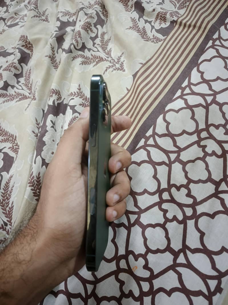 Apple iPhone 13 Pro Max 3