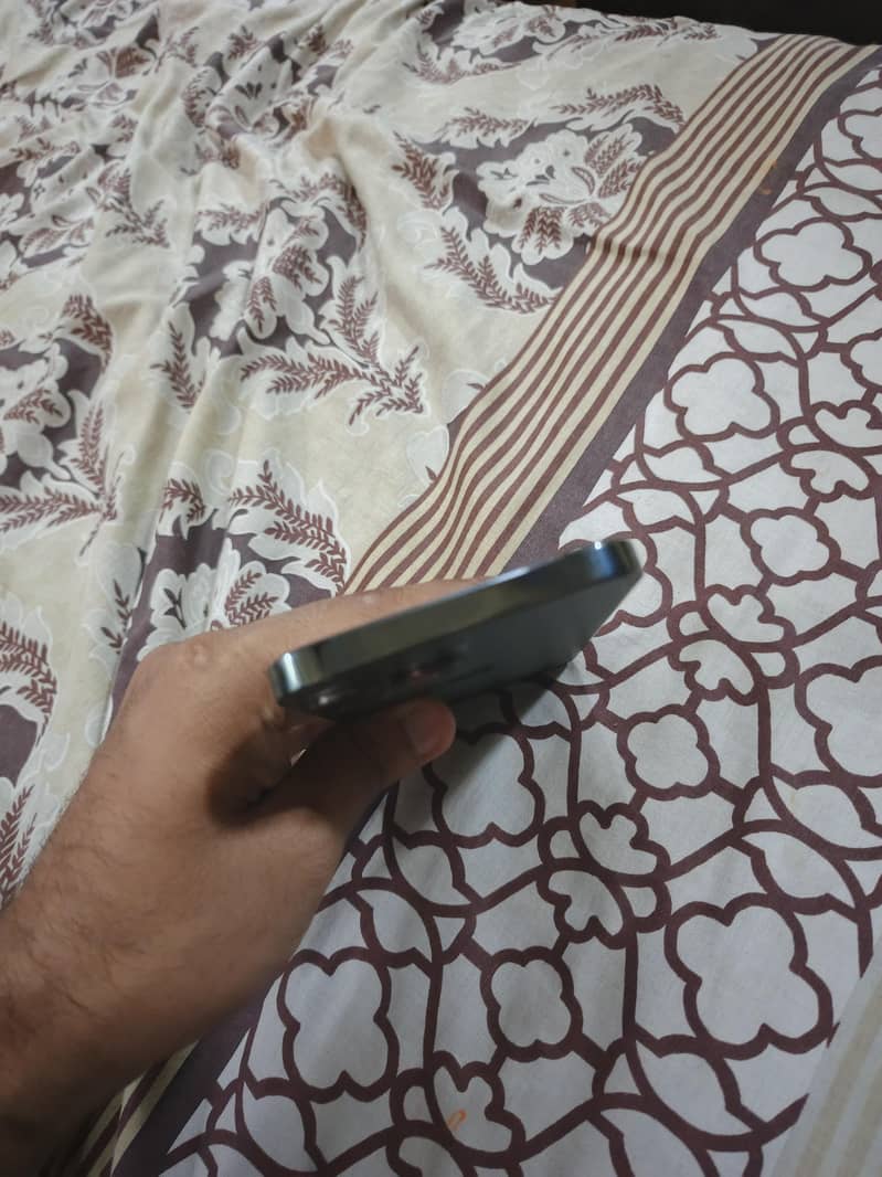 Apple iPhone 13 Pro Max 6