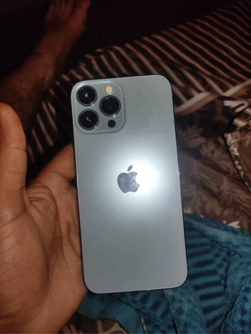 Apple iPhone 13 Pro Max 0