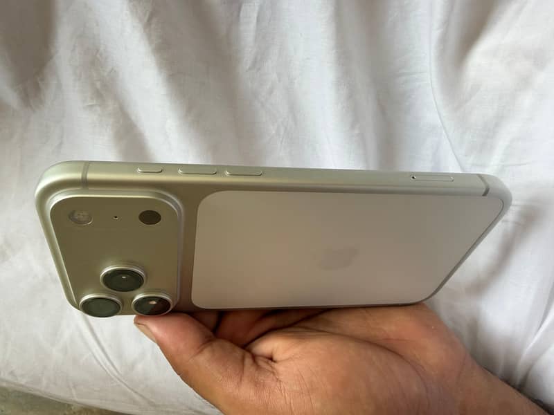 Apple iPhone 17 Pro Max 2