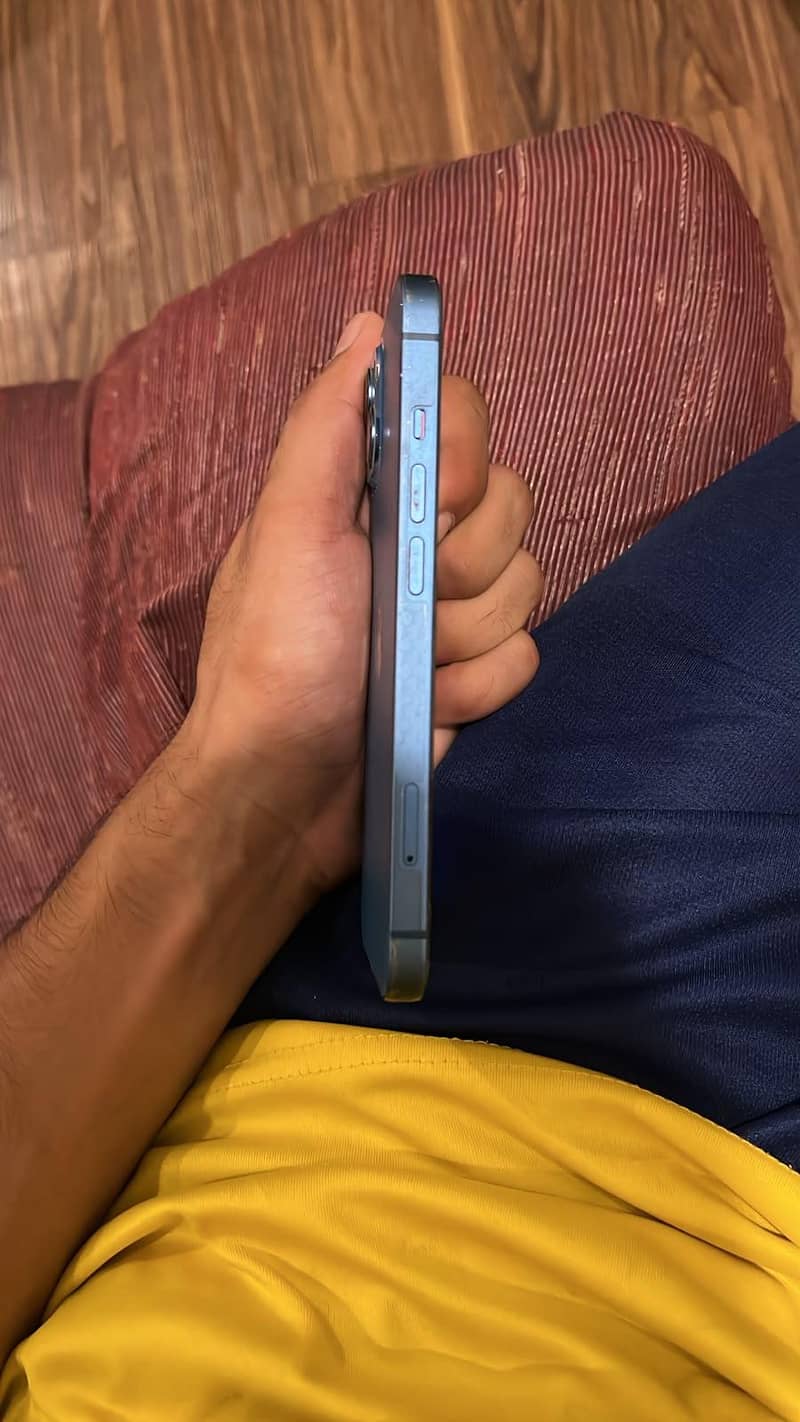Apple iPhone 13 3