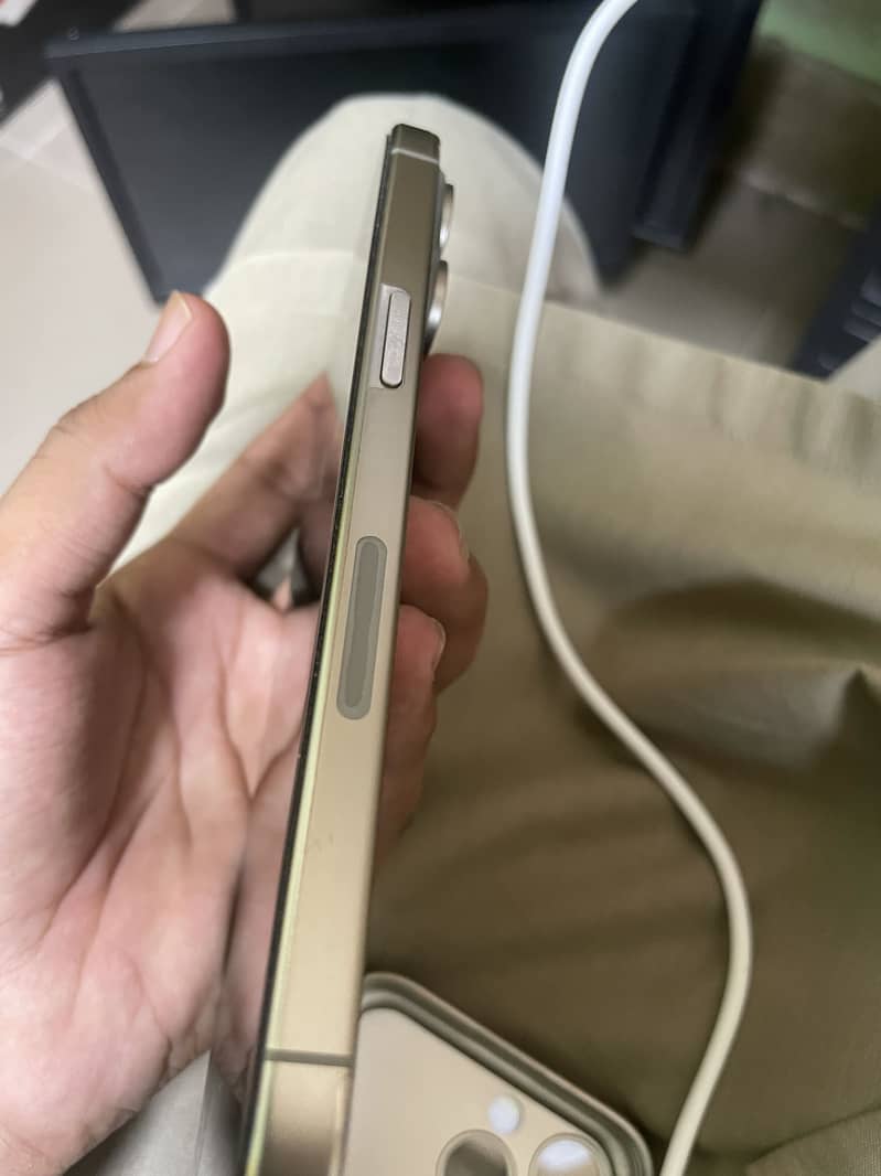 Apple iPhone 15 Pro Max 5