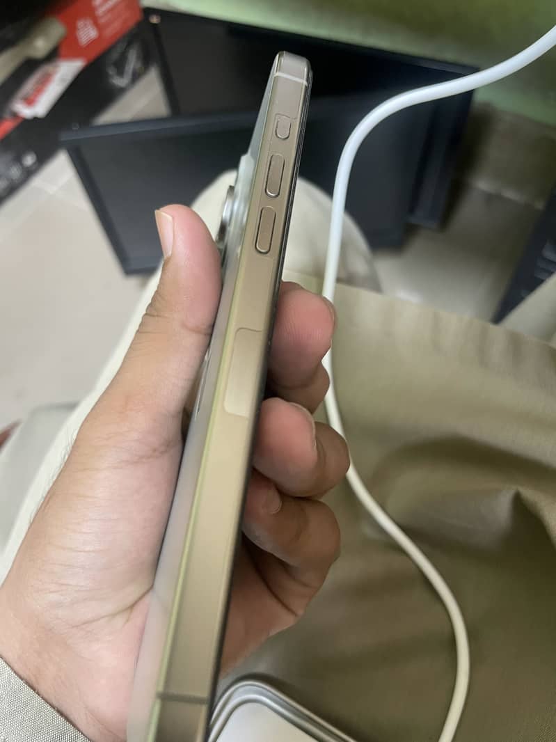Apple iPhone 15 Pro Max 6