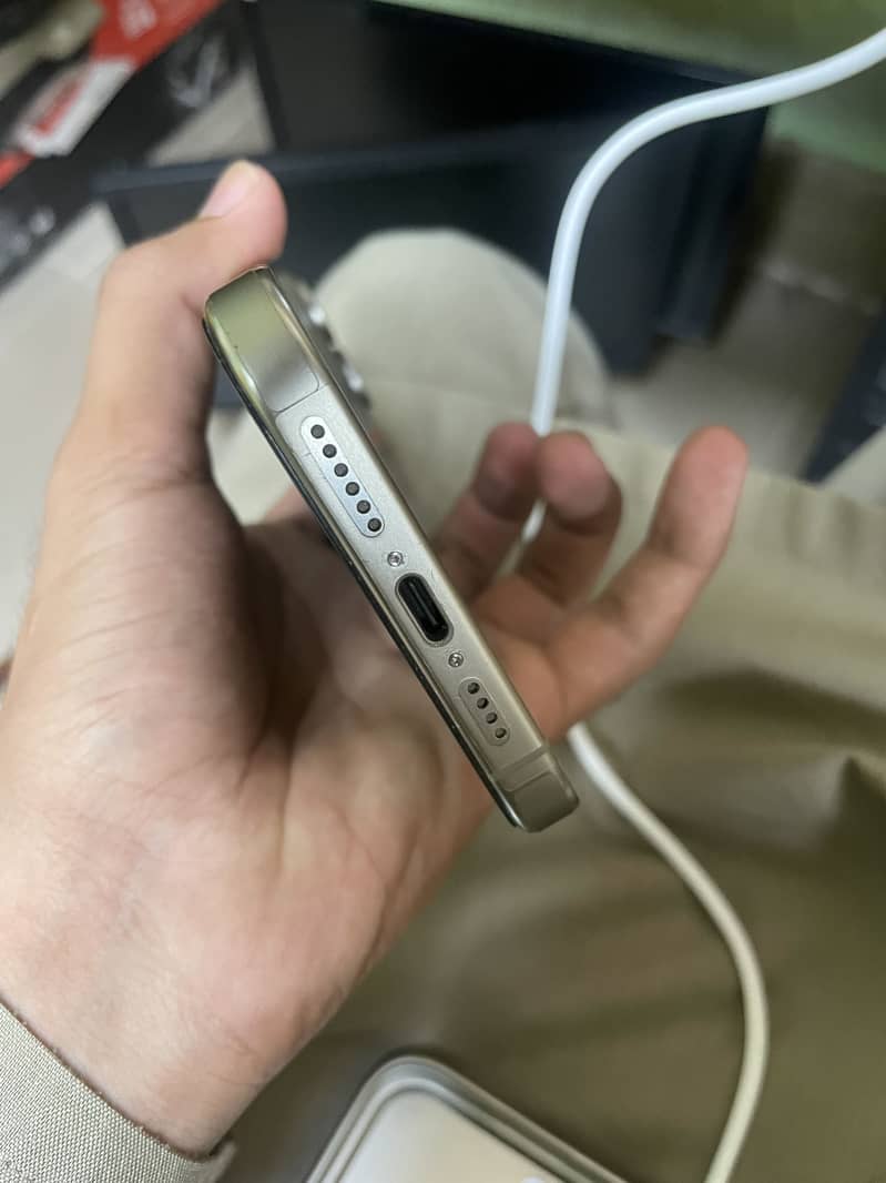 Apple iPhone 15 Pro Max 8